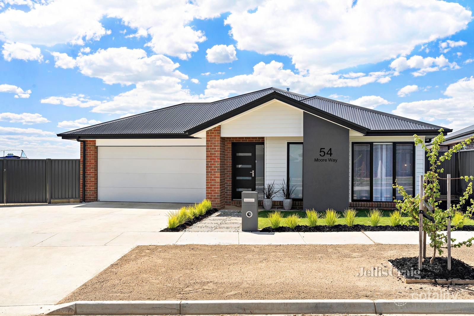 54 Moore Way, Lucas, VIC 3350