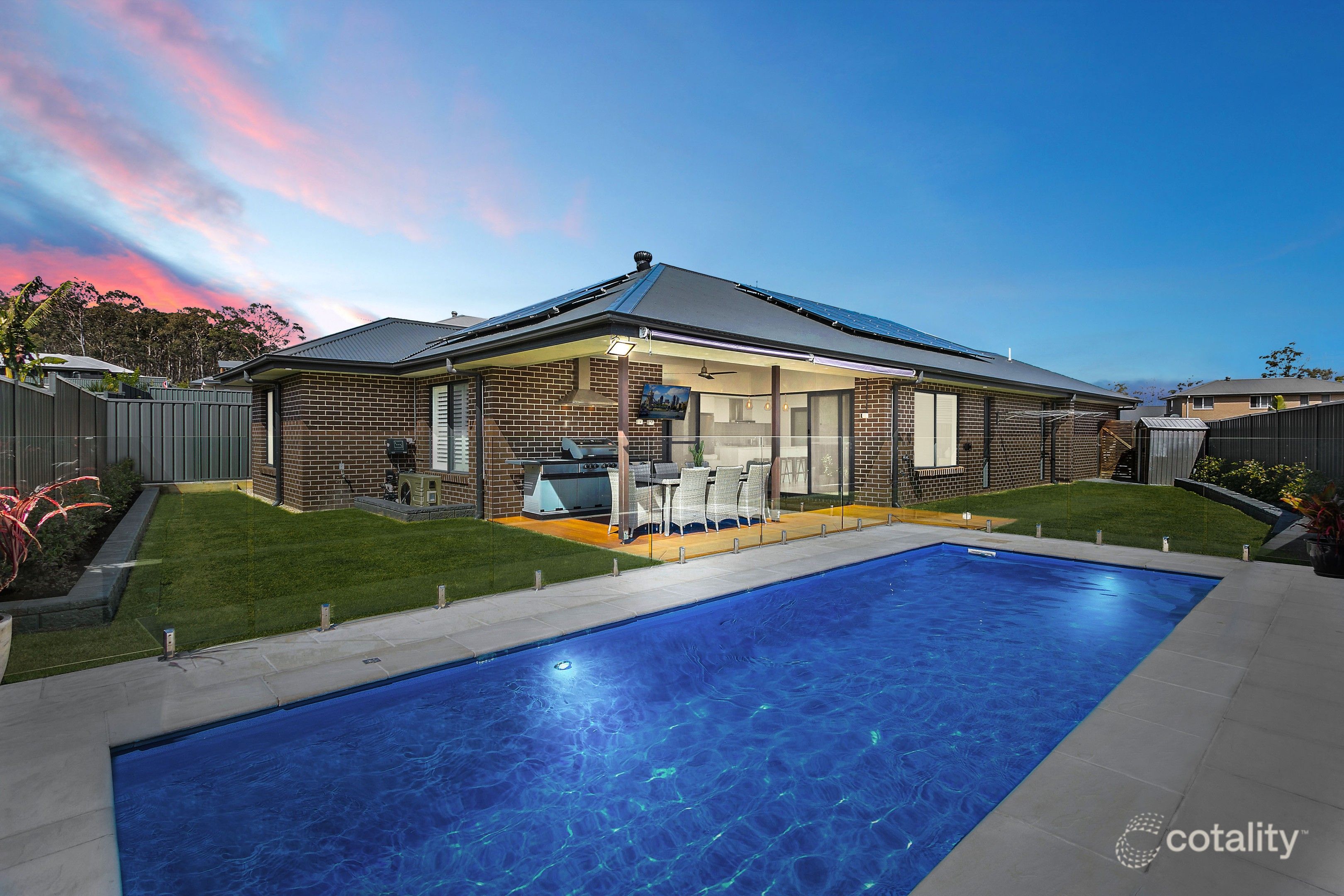 2 Dray Cl, Wadalba, NSW 2259