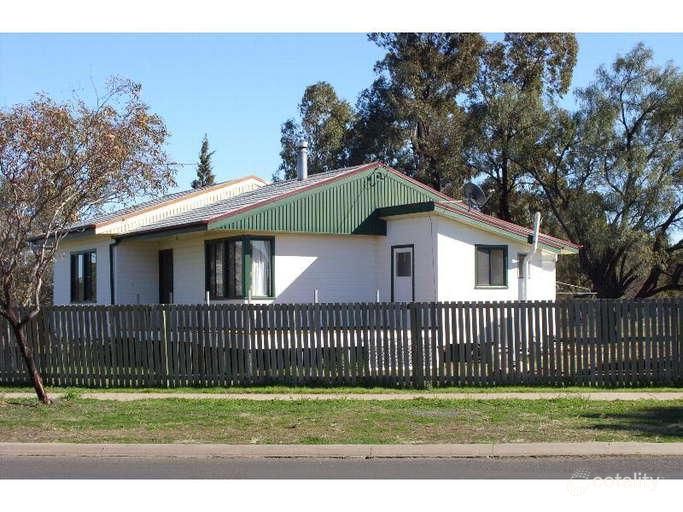 18 Nicholson St, Dalby, QLD 4405