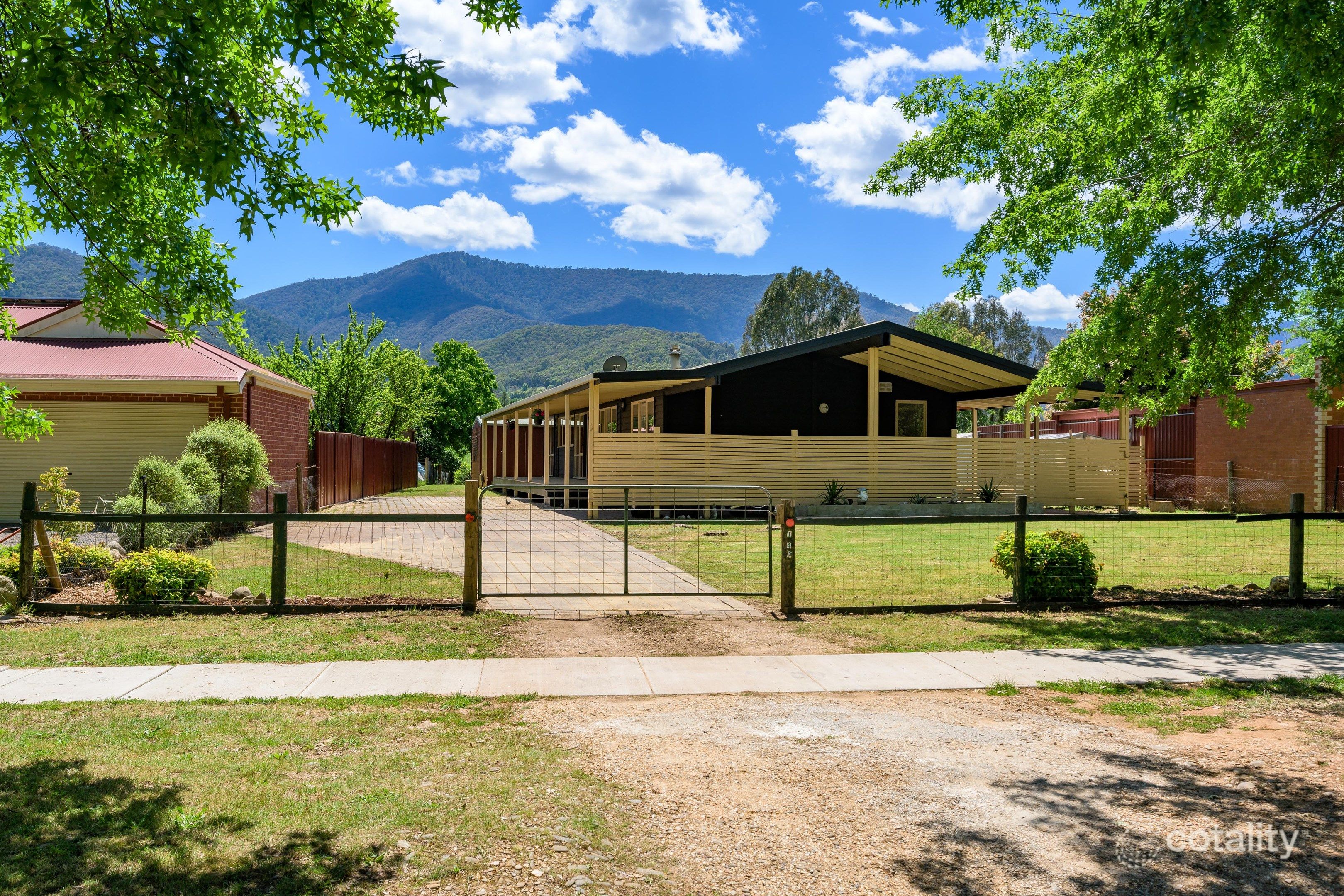 147 Station St, Porepunkah, VIC 3740