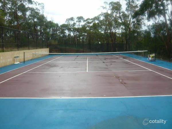 10 Emmett Rd, Crafers West, SA 5152