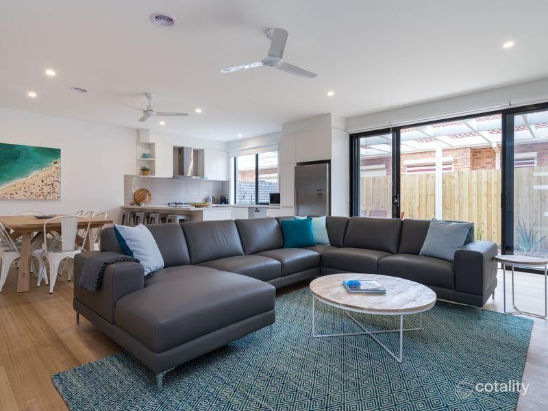 2/9 Weeroona St, Rye, VIC 3941