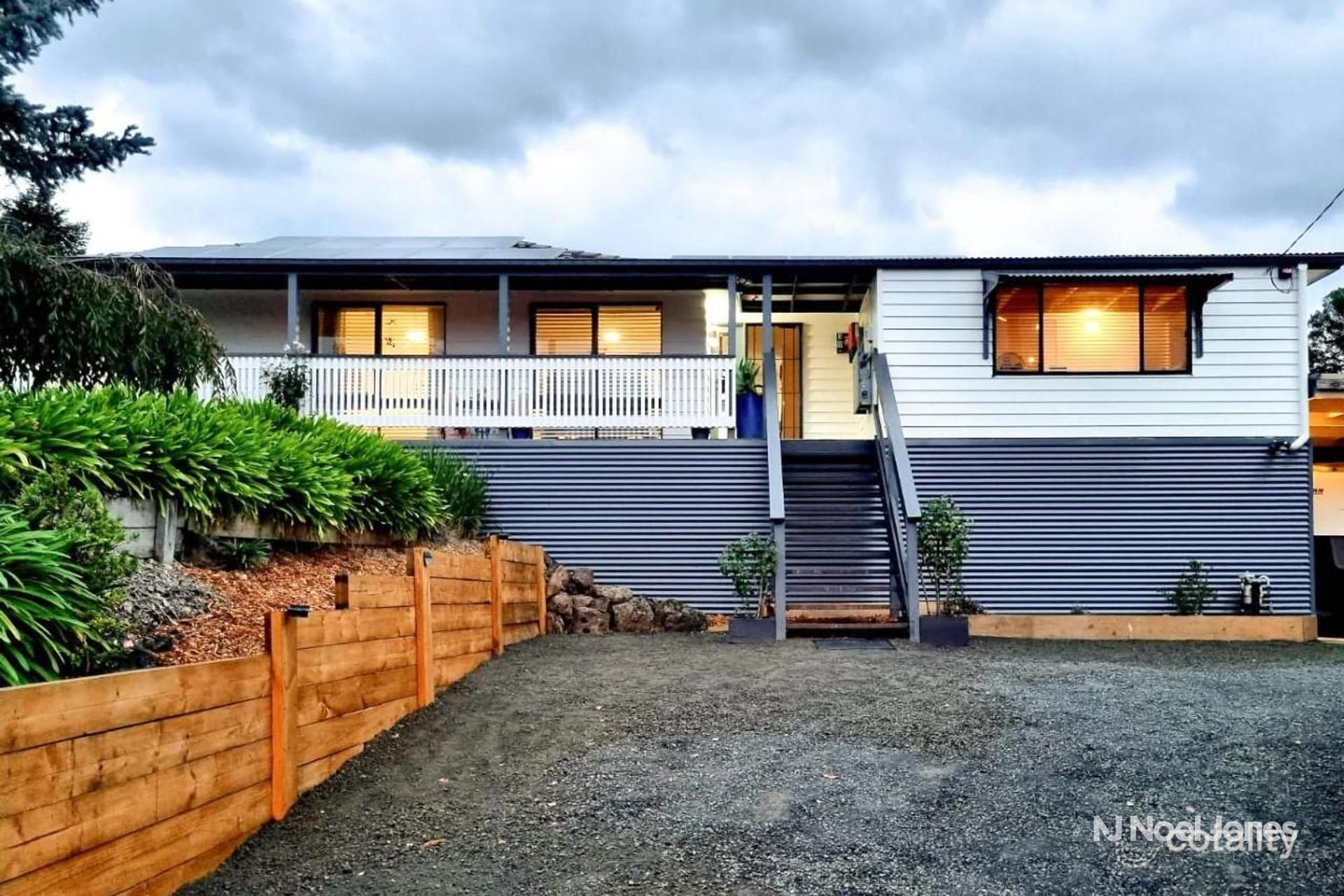 5 Morris Ct, Wandin North, VIC 3139