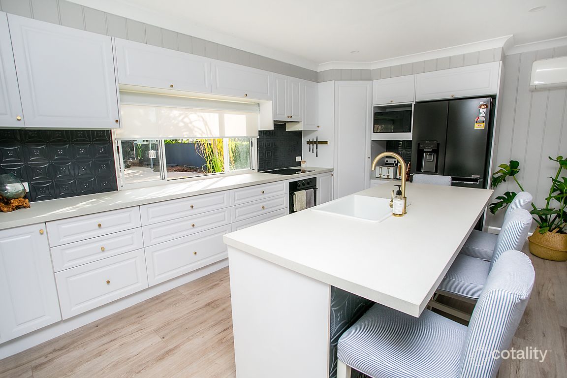 61 Second Ave, Happy Valley, QLD 4825