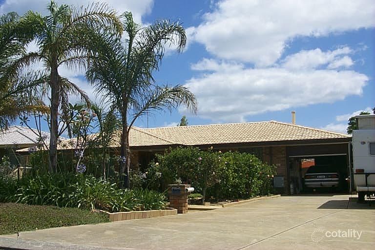 3 Barkley Pl, Halls Head, WA 6210