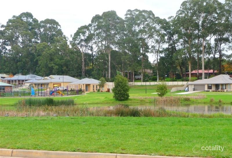 26 Waterside Dr, Drouin, VIC 3818