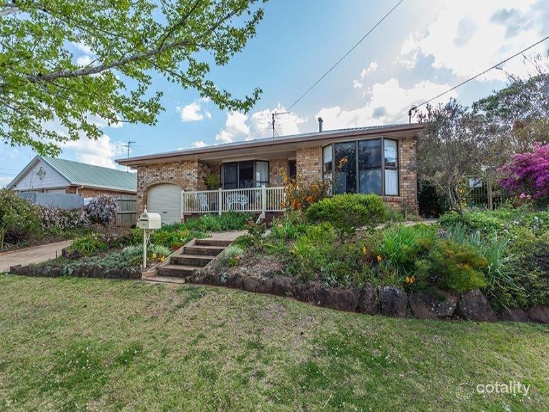 9 Claire St, Centenary Heights, QLD 4350