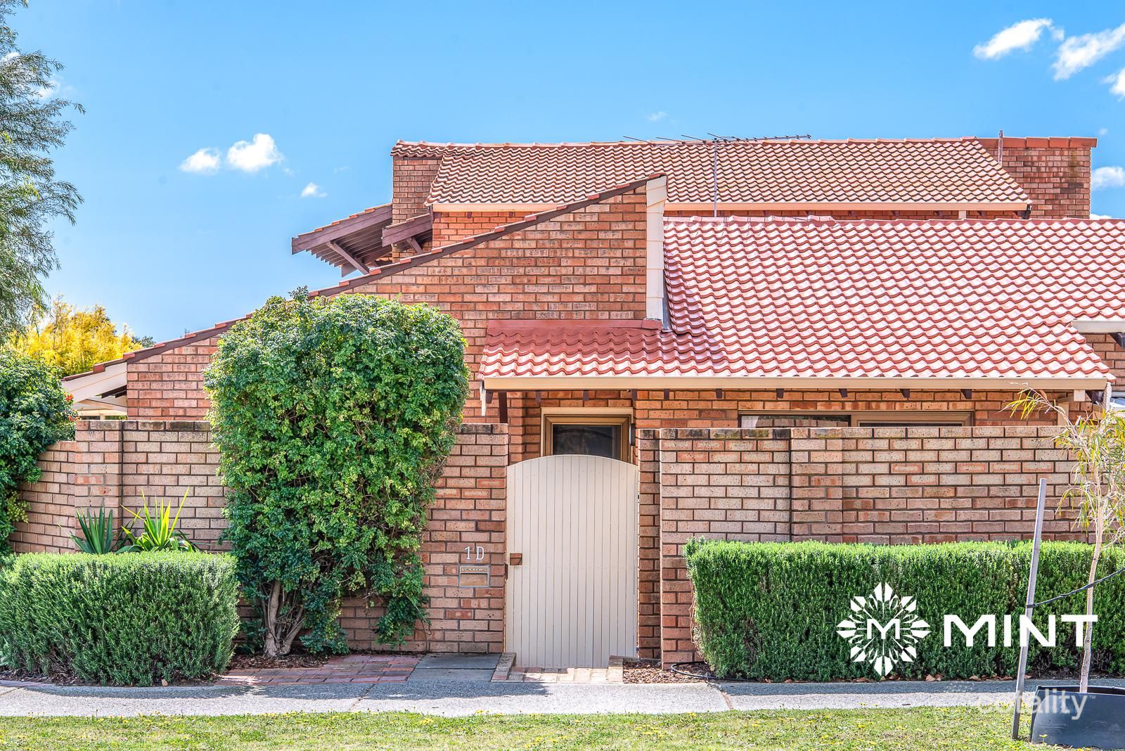 1d Kitchener Rd, Melville, WA 6156