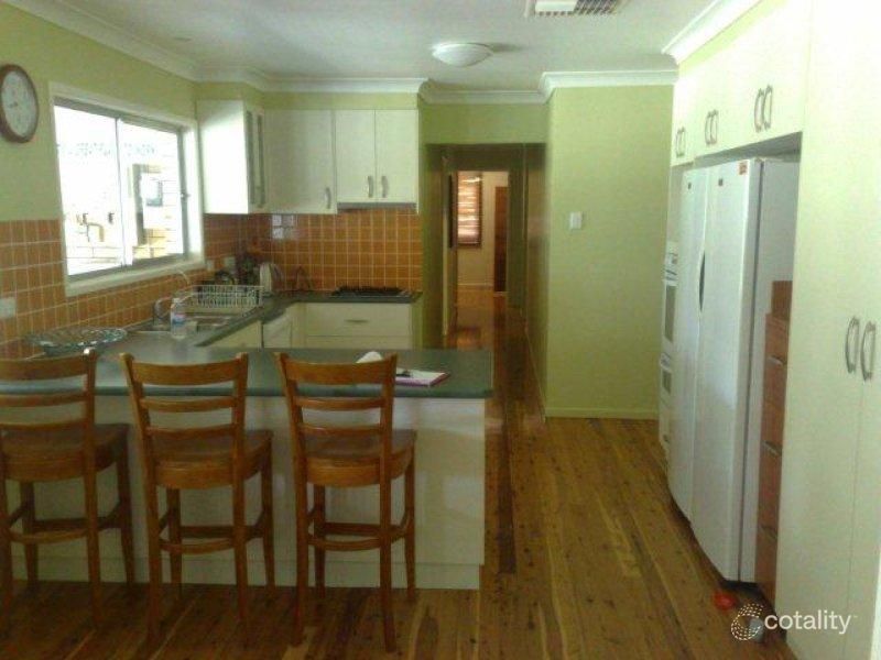 42 Northern Rd, Roma, QLD 4455