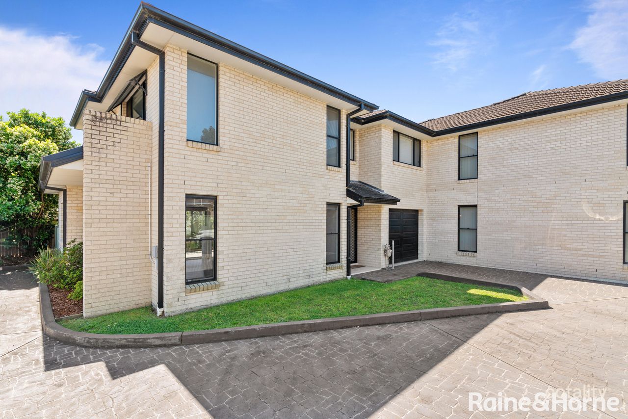 2/297a Henry Parry Dr, Wyoming, NSW 2250