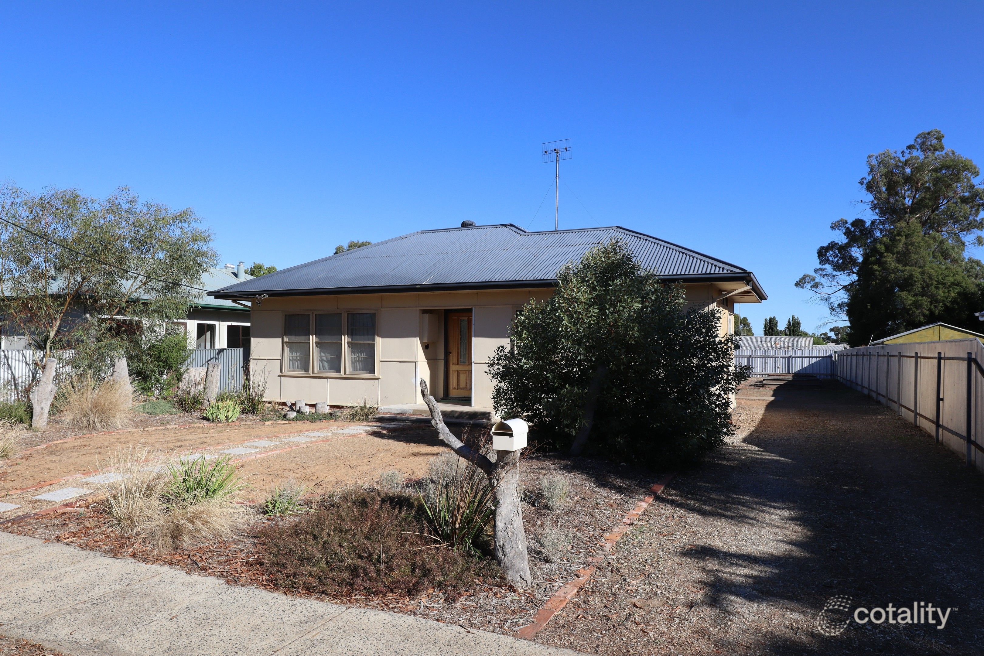 93 Russell St, Deniliquin, NSW 2710