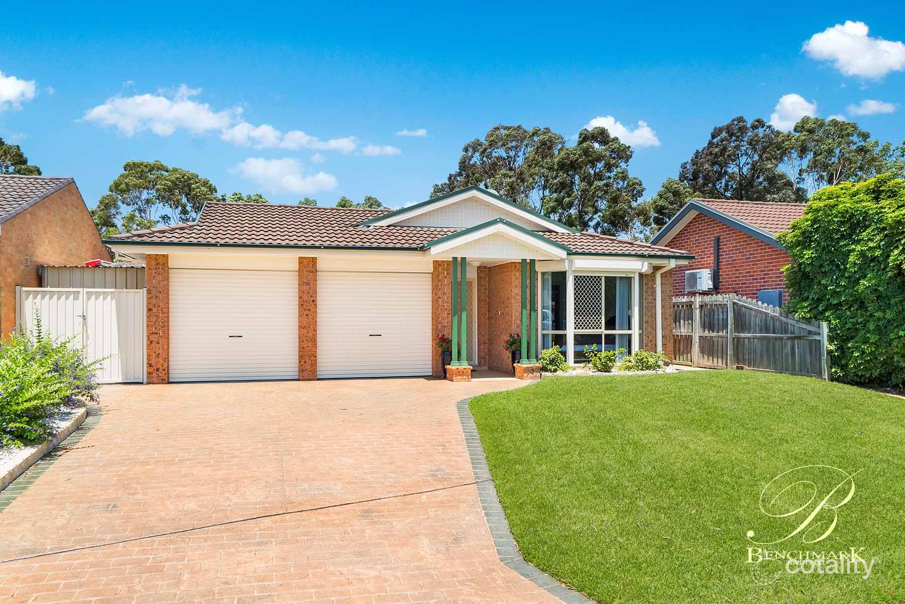 6 Larra Ct, Wattle Grove, NSW 2173