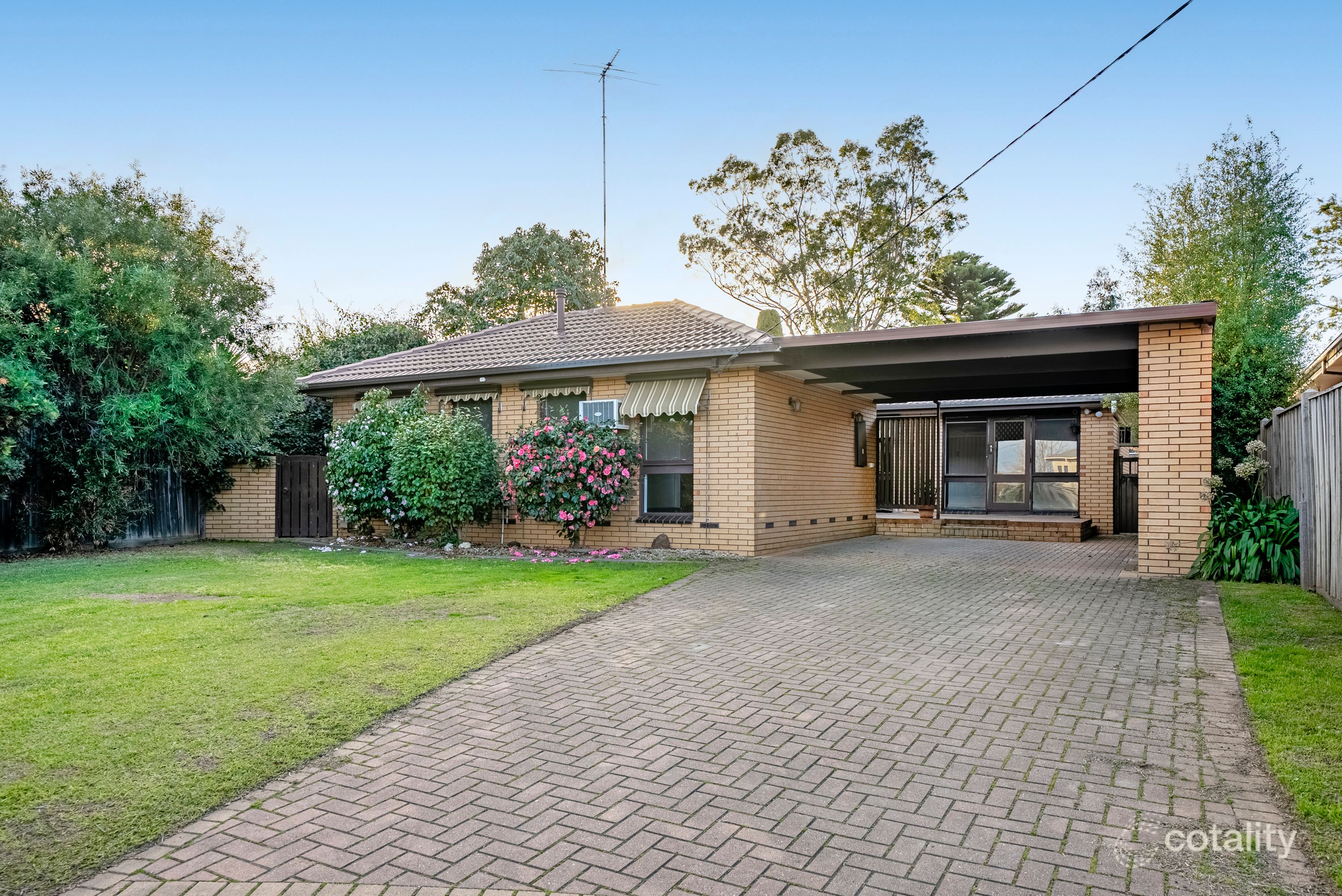 2 Manly Ct, Bacchus Marsh, VIC 3340