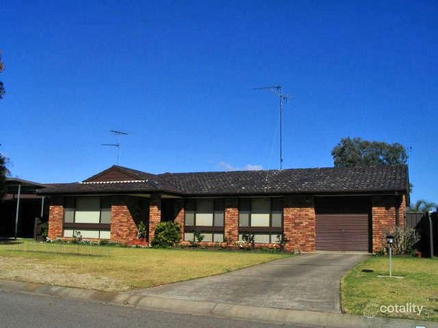 17 Eucumbene Pl, St Clair, NSW 2759