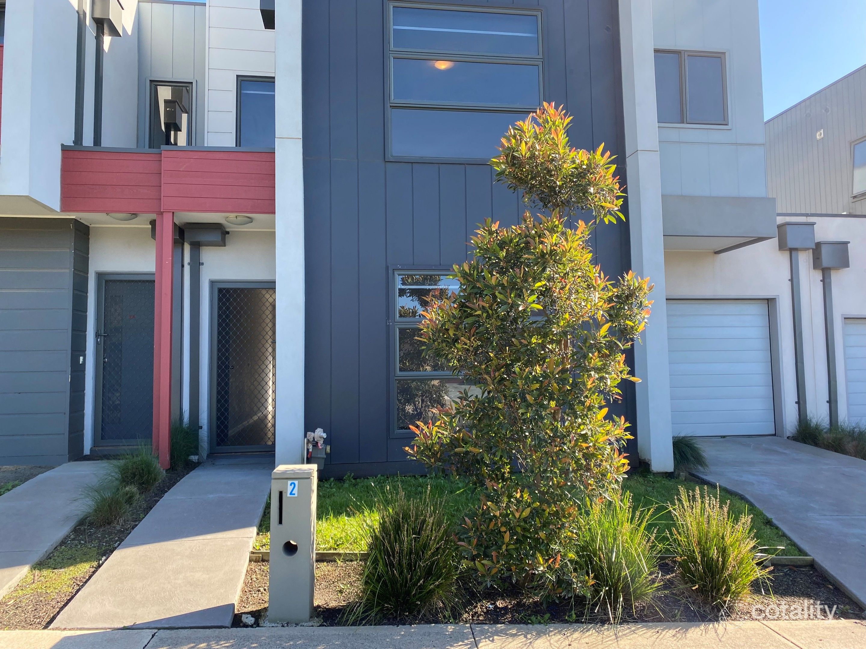 2 Almondbank Rd, Cranbourne East, VIC 3977