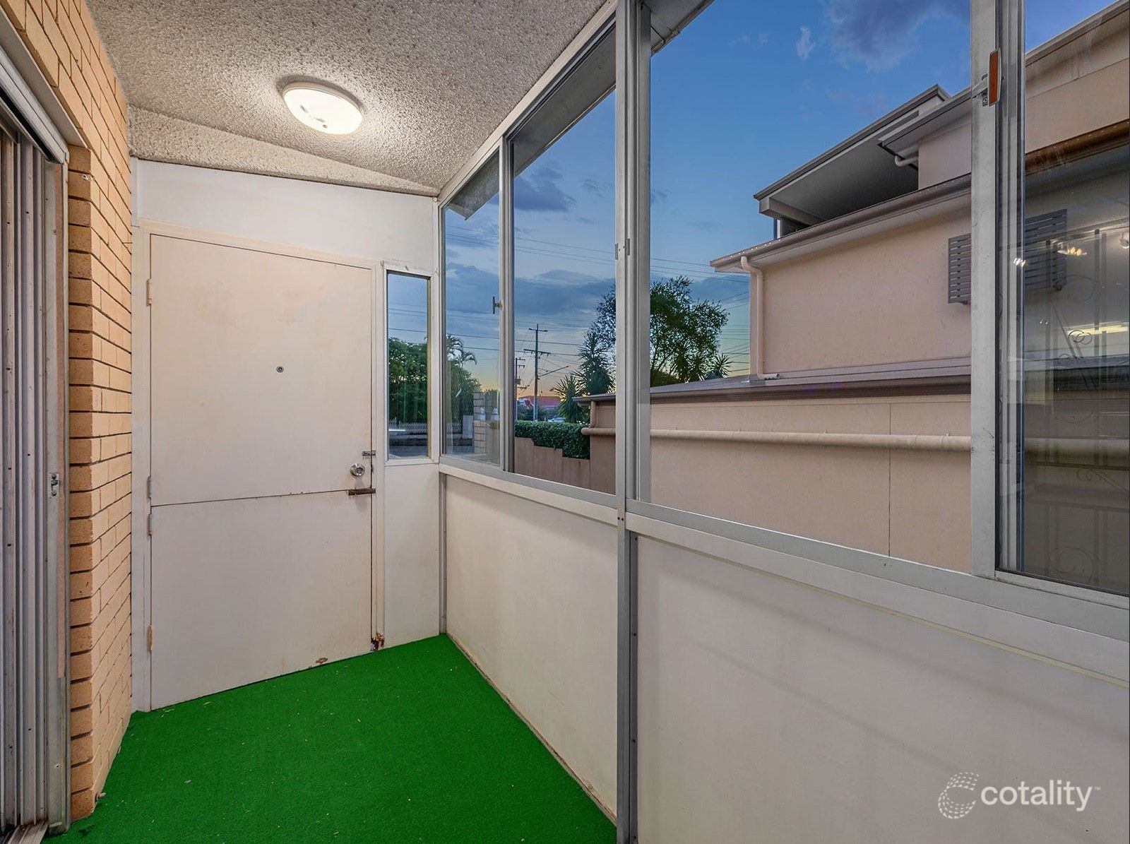 2/302 Cavendish Rd, Coorparoo, QLD 4151