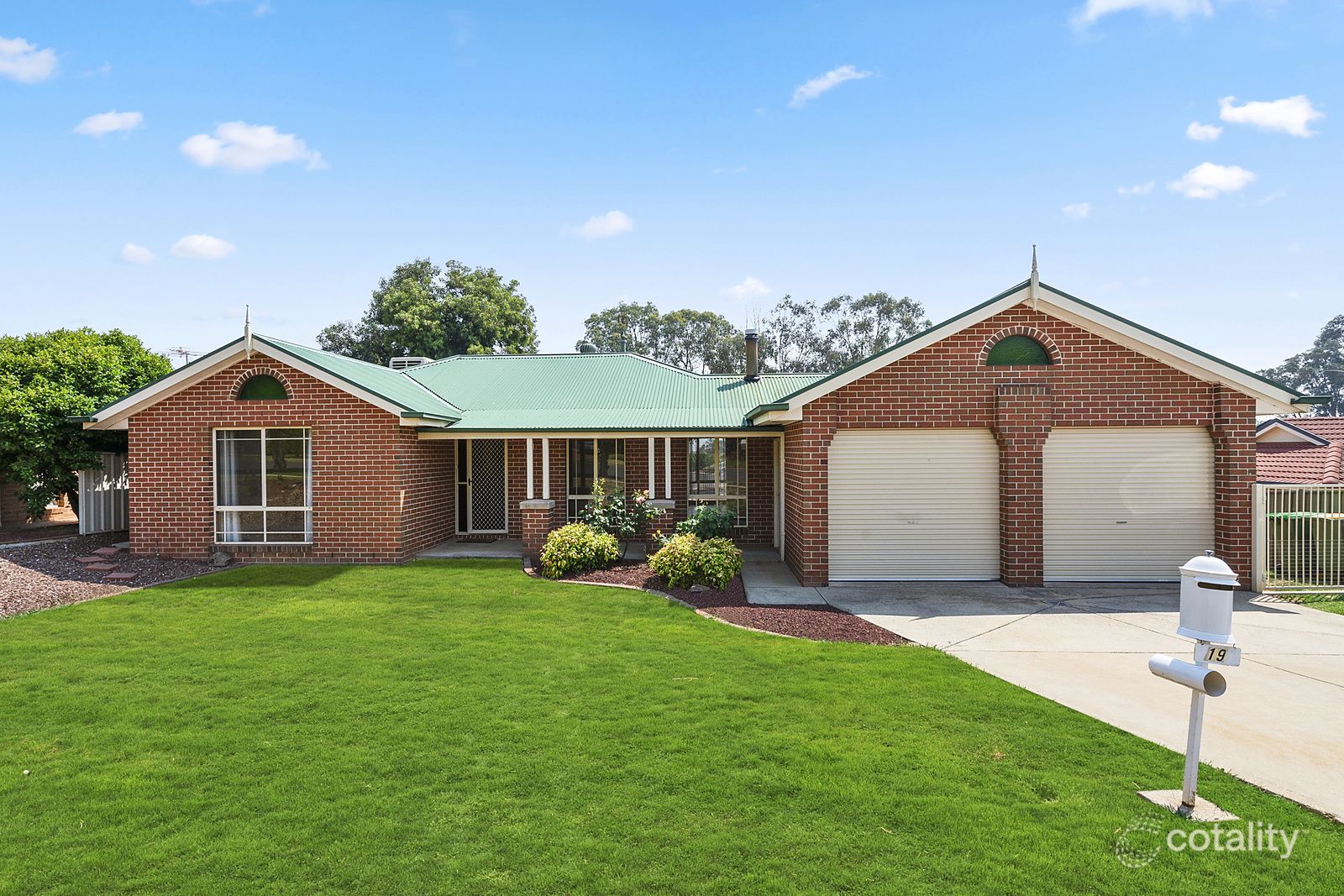 19 Elmslie Cct, West Wodonga, VIC 3690