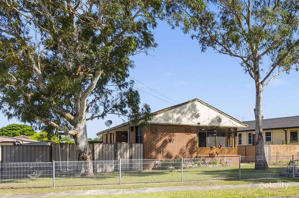 31 Eleebana Cres, Koonawarra, NSW 2530