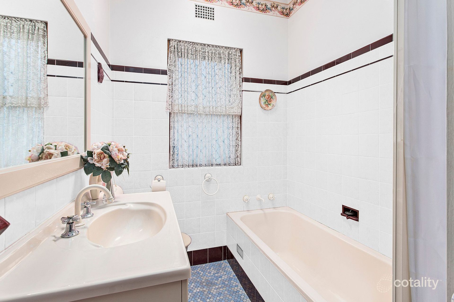 342 Northcliffe Dr, Lake Heights, NSW 2502