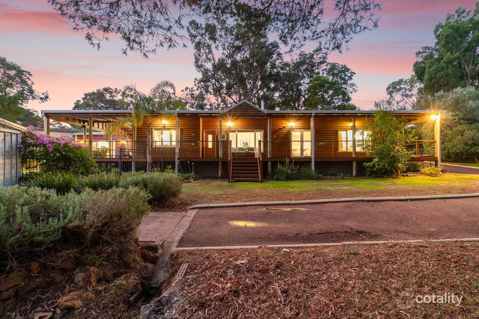 13 Joyce St, Lesmurdie, WA 6076