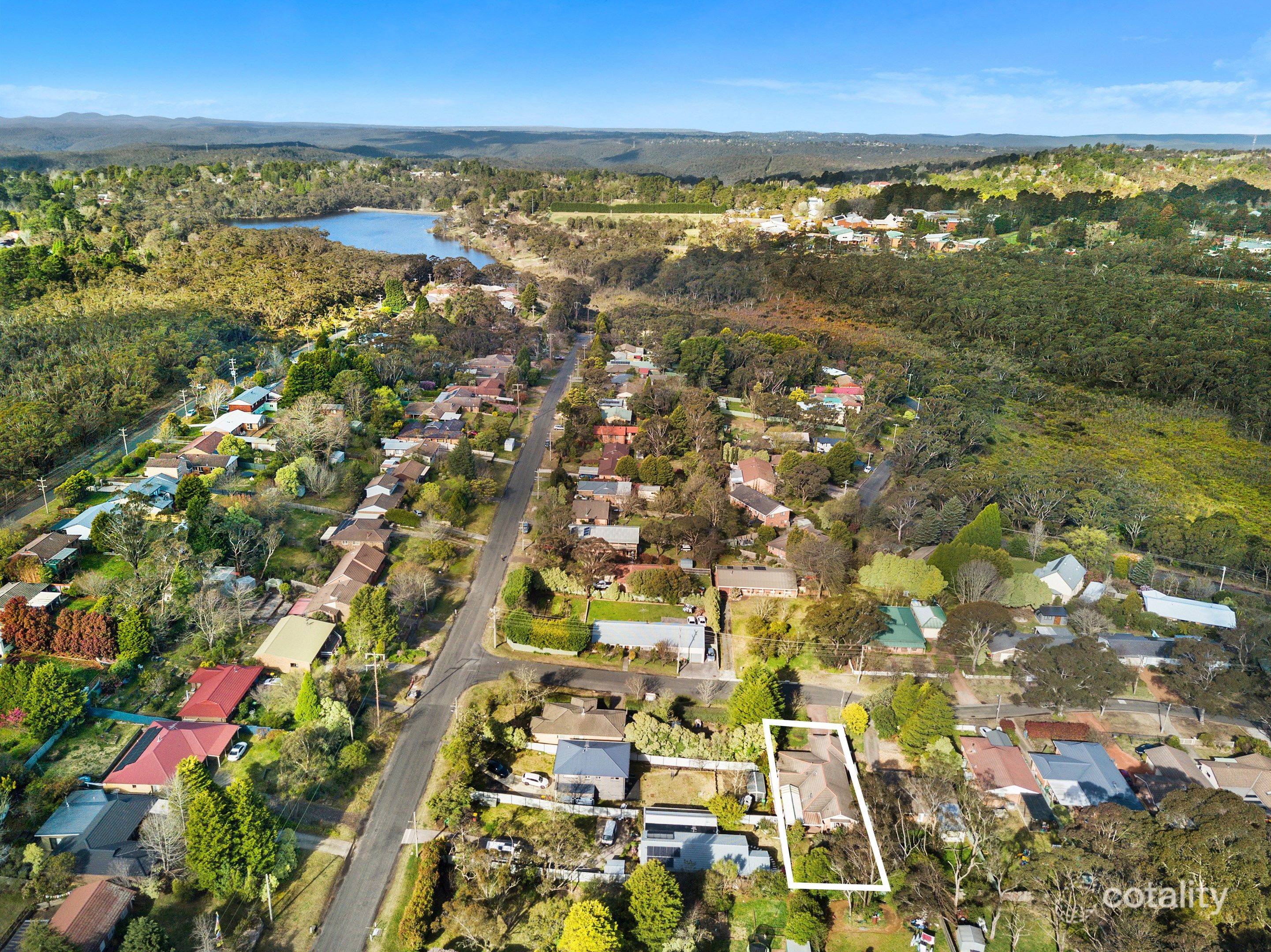 24 David St, Wentworth Falls, NSW 2782