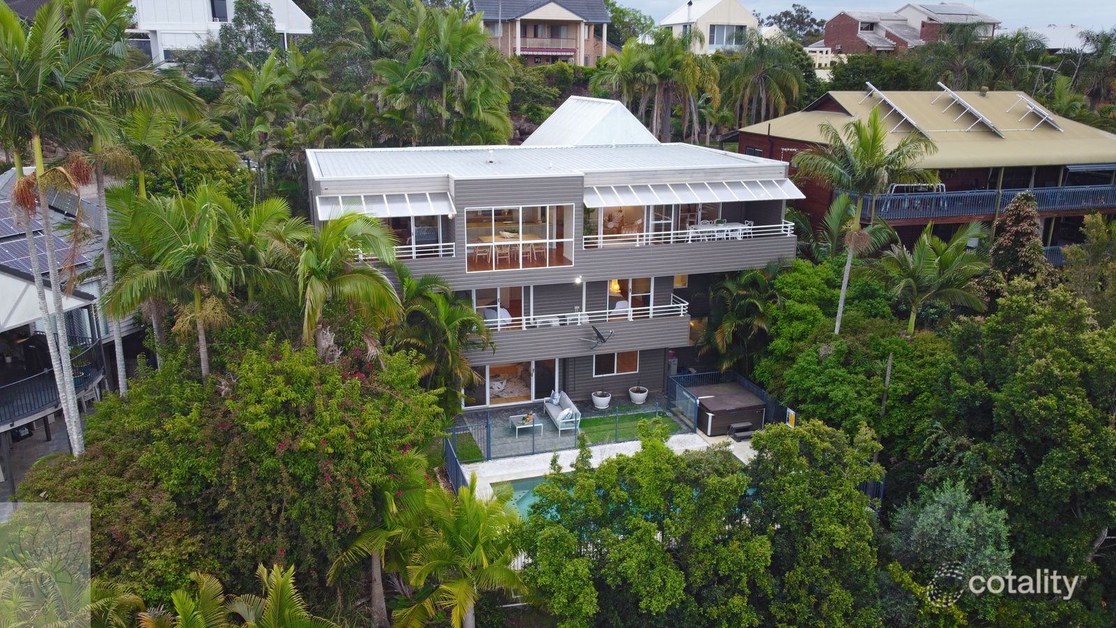 9 Hakea Cres, Chapel Hill, QLD 4069