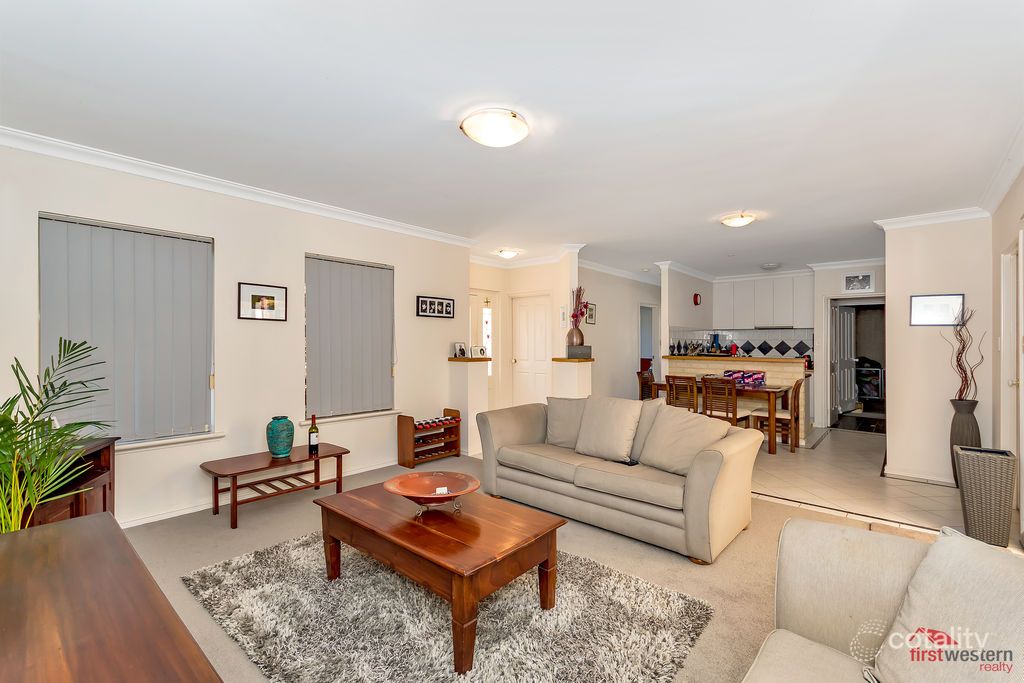 6/11 Endeavour Rd, Hillarys, WA 6025