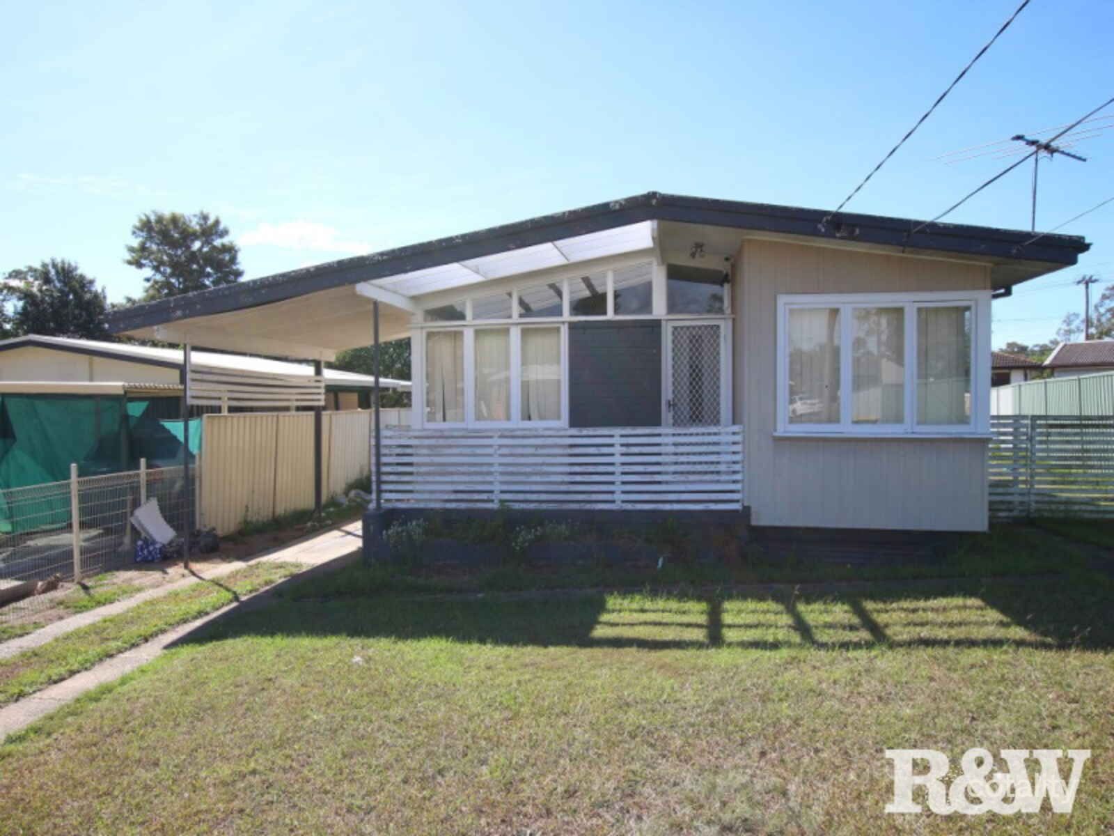 8 Hales Pl, Blackett, NSW 2770