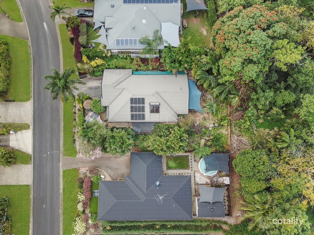 6 Eleanor Cl, Mooroobool, QLD 4870