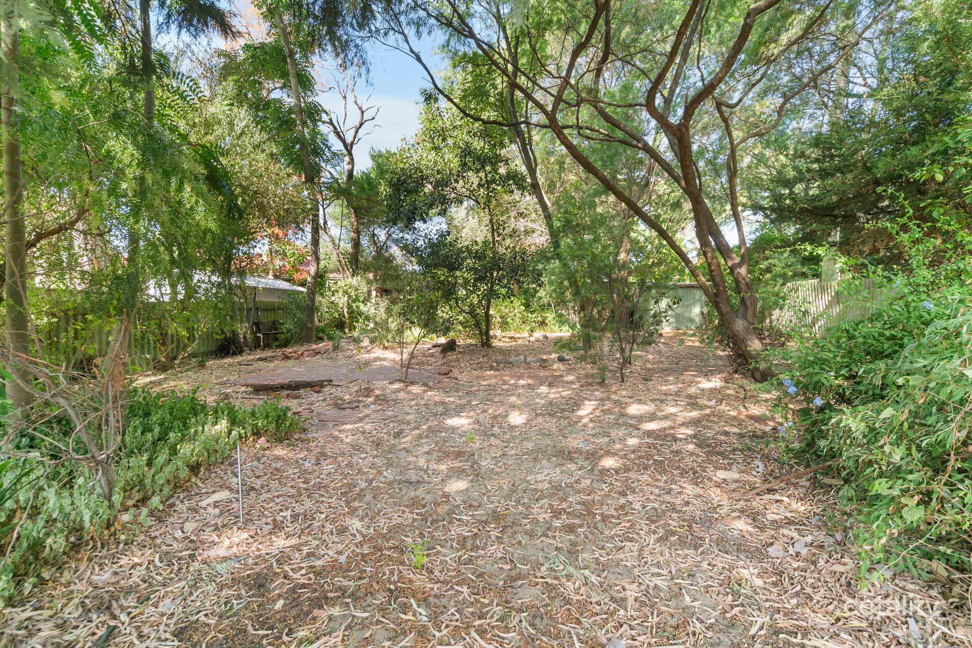 16 Petunia St, Kalamunda, WA 6076