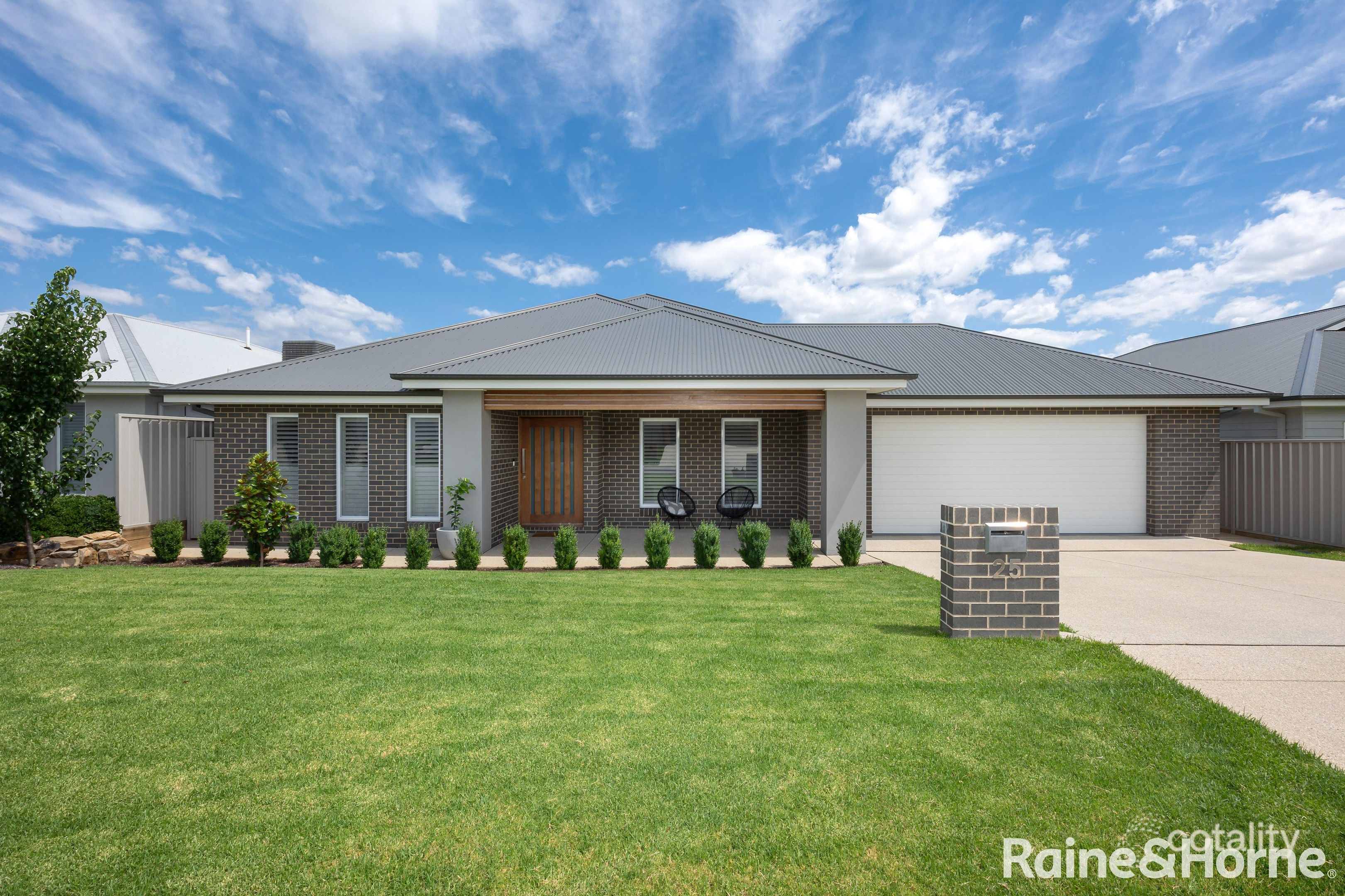25 Wiveon St, Gobbagombalin, NSW 2650