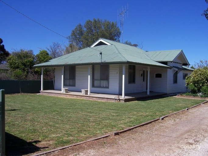 36 Lake Rd, Sea Lake, VIC 3533