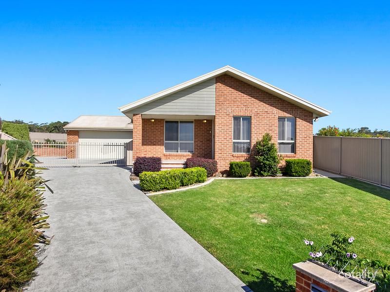 4 Hunter Pl, Sunshine Bay, NSW 2536