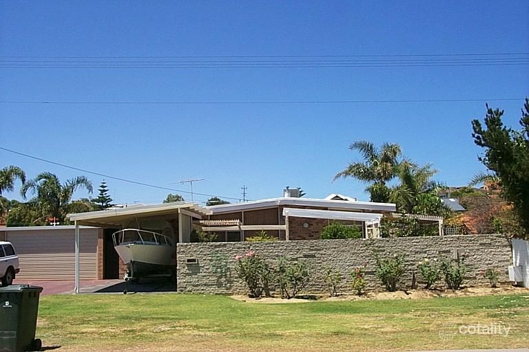 29 Karrinyup Rd, Trigg, WA 6029