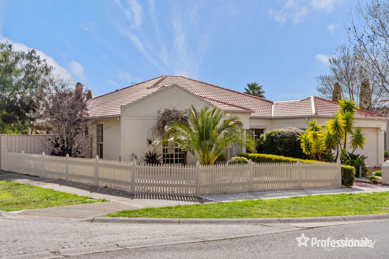12 Wentworth Dr, Taylors Lakes, VIC 3038