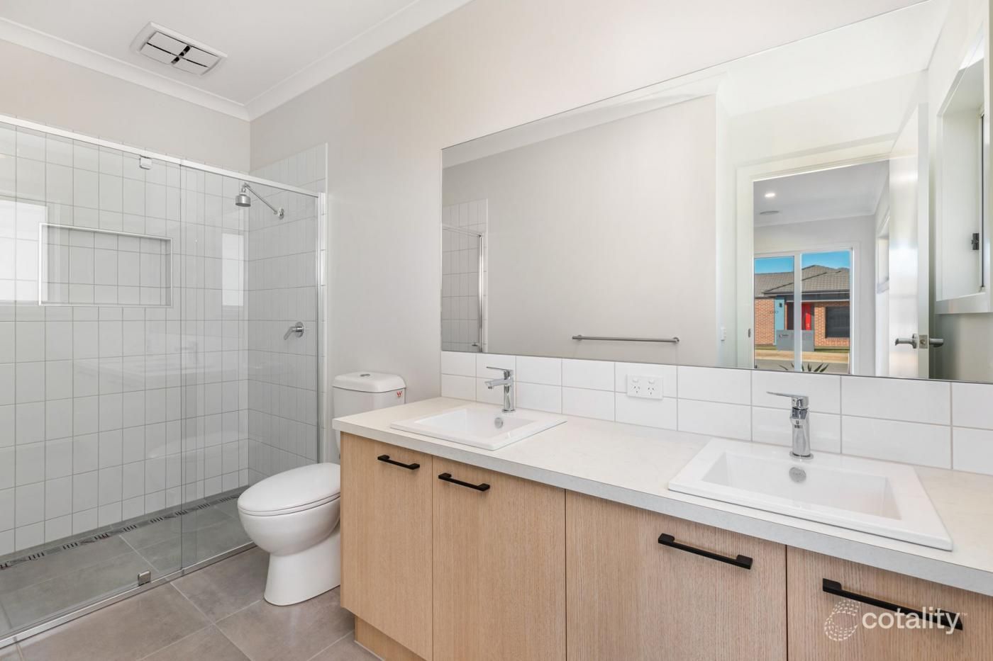 2 Dunvegan Tce, Strathfieldsaye, VIC 3551