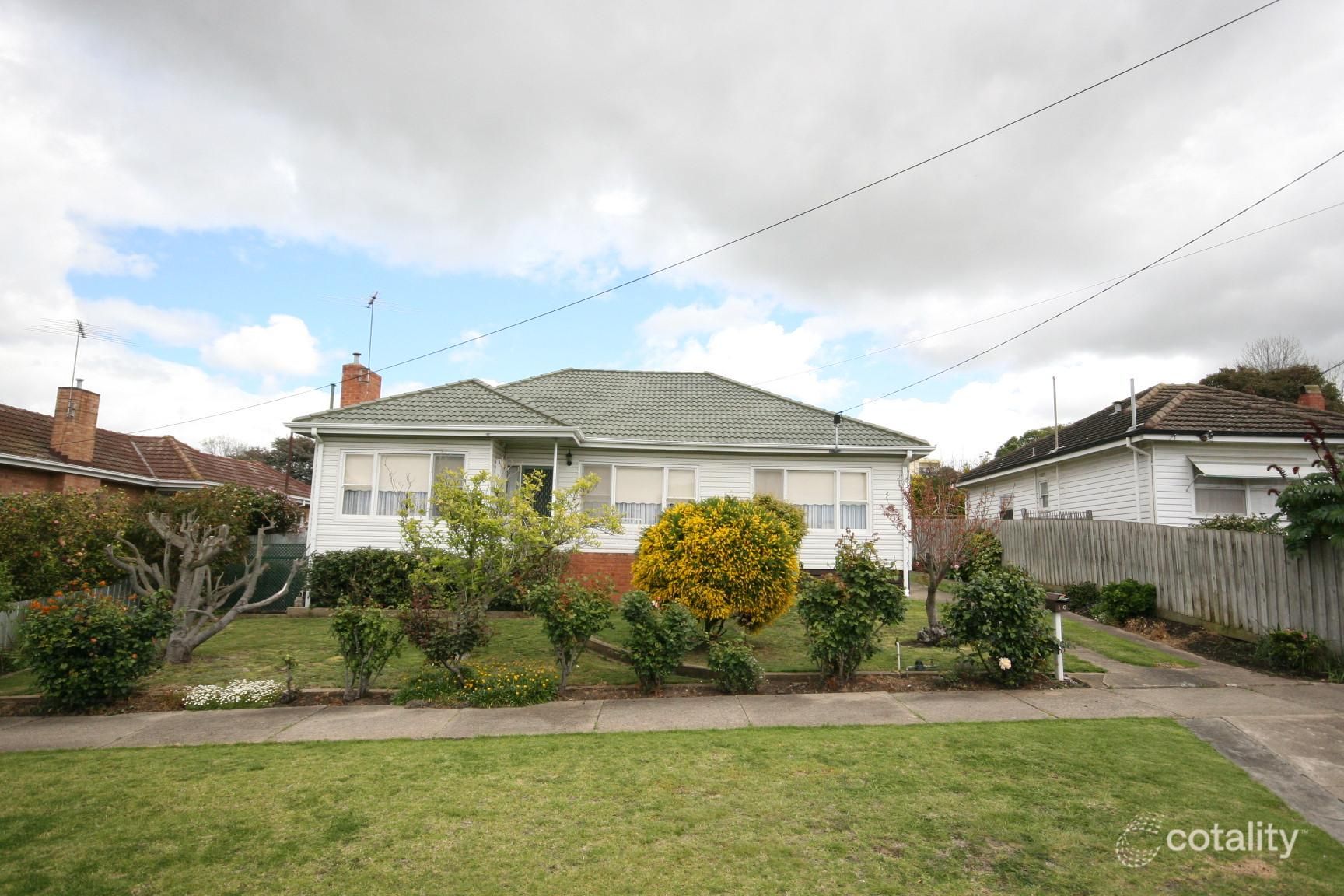 16 Bayview Pde, Hamlyn Heights, VIC 3215