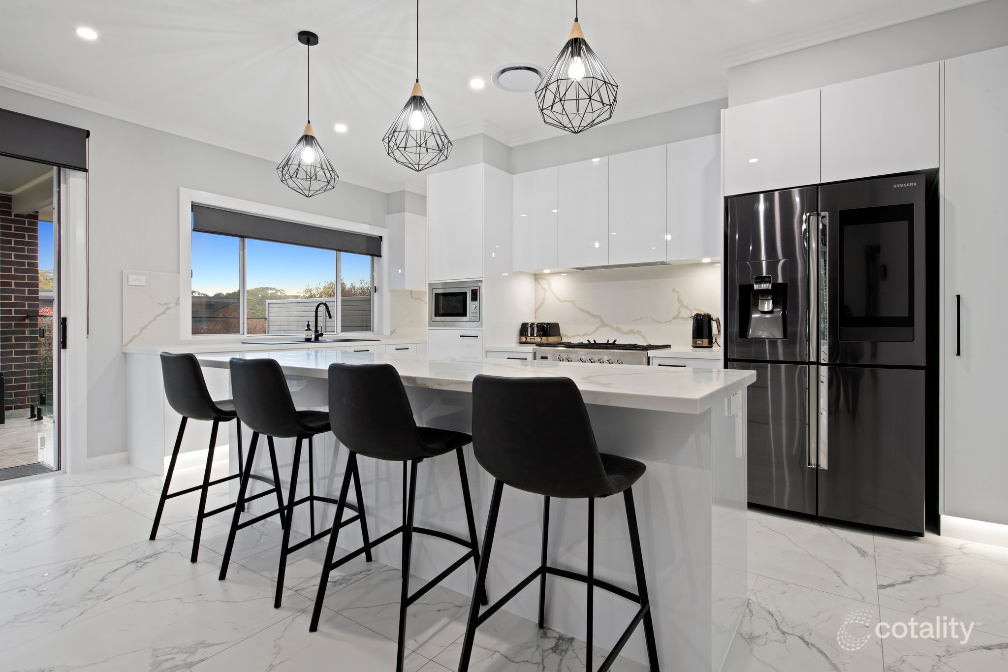 10 Aber Cres, Cameron Park, NSW 2285