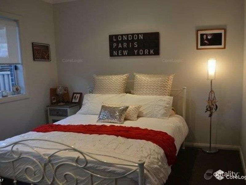 4 Easton Ave, Spring Farm, NSW 2570