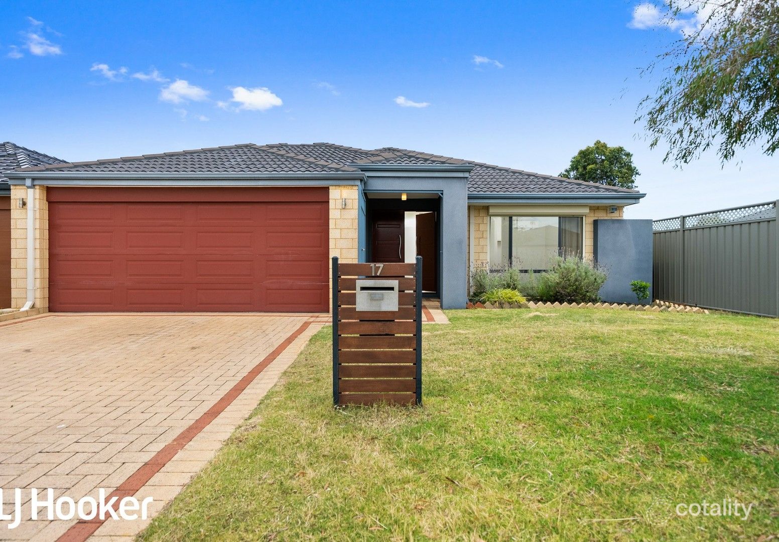 17 Reginald St, Queens Park, WA 6107