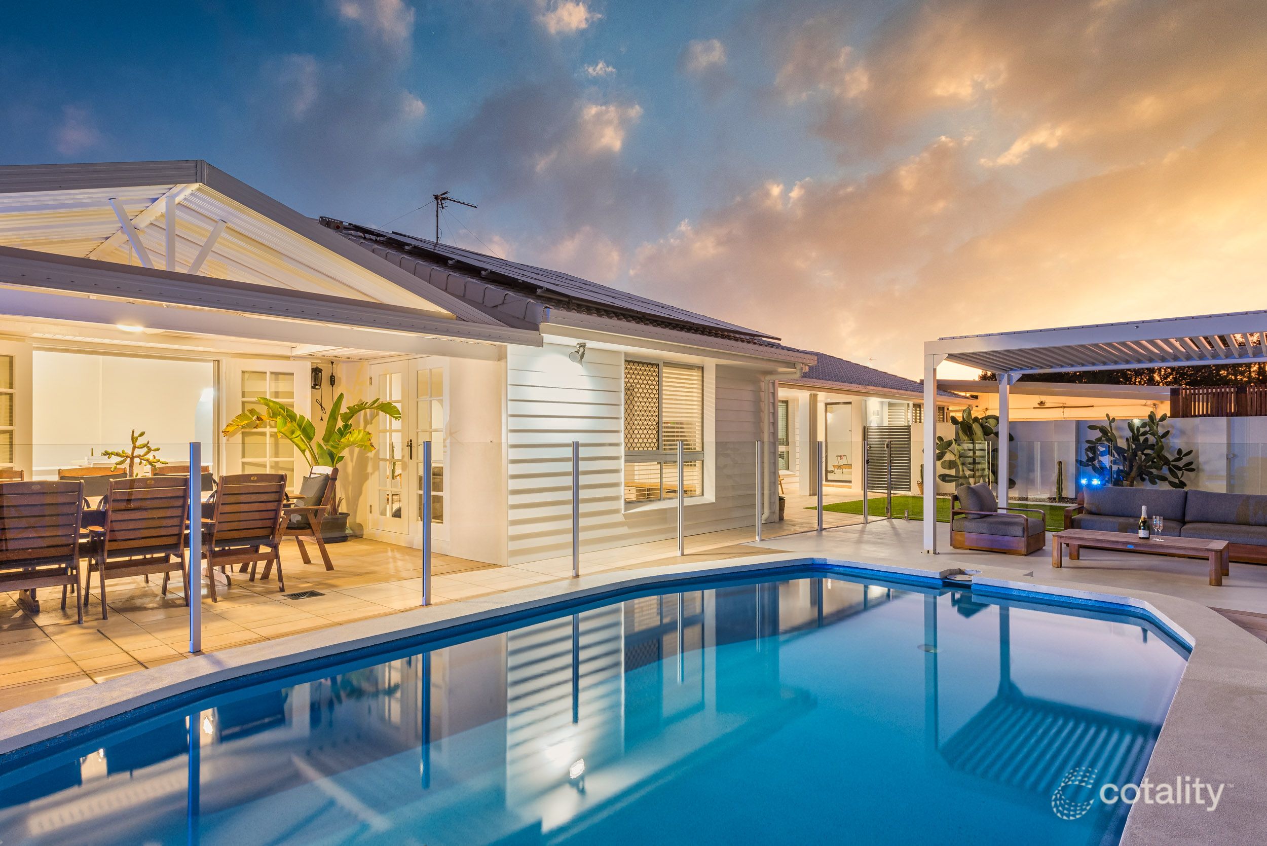 6 Barrier Reef Dr, Mermaid Waters, QLD 4218