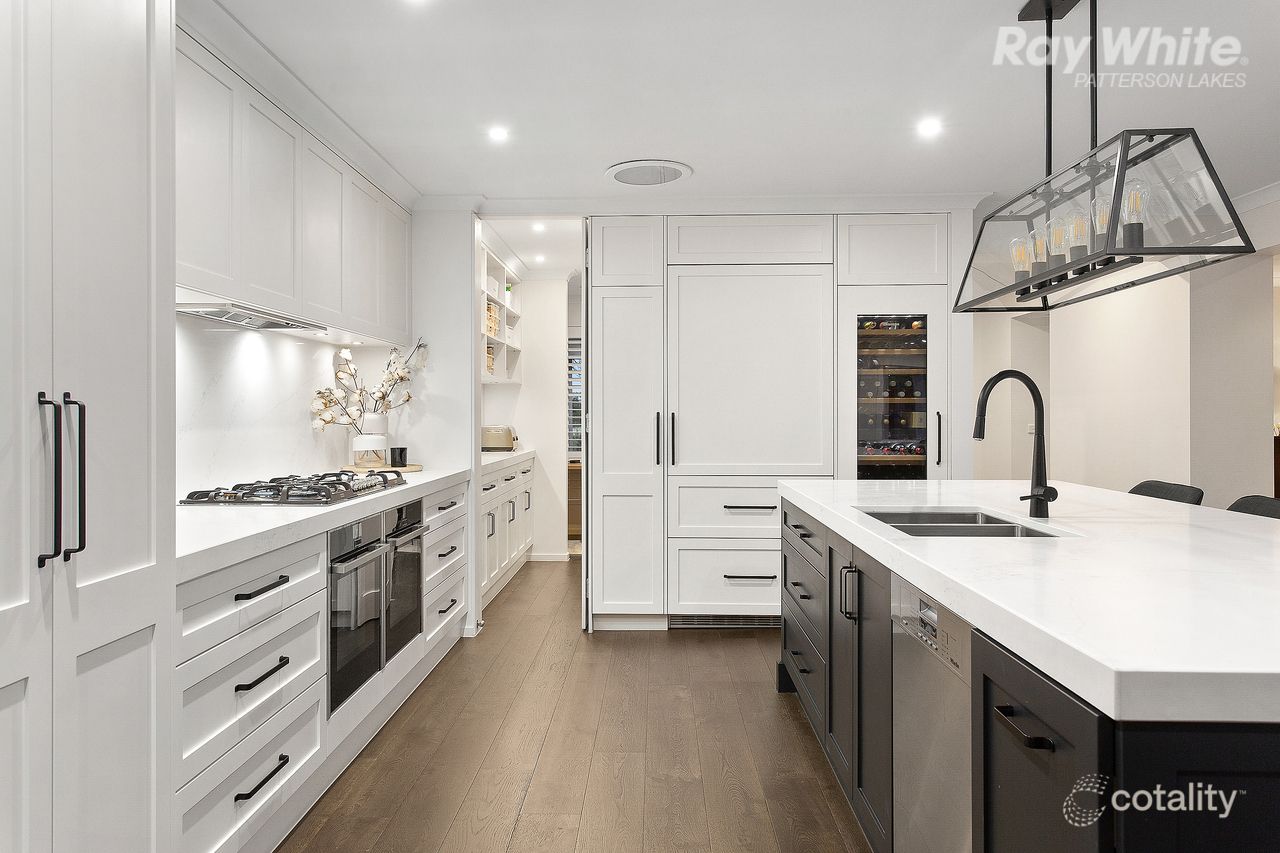 9 Waterlily Ct, Waterways, VIC 3195