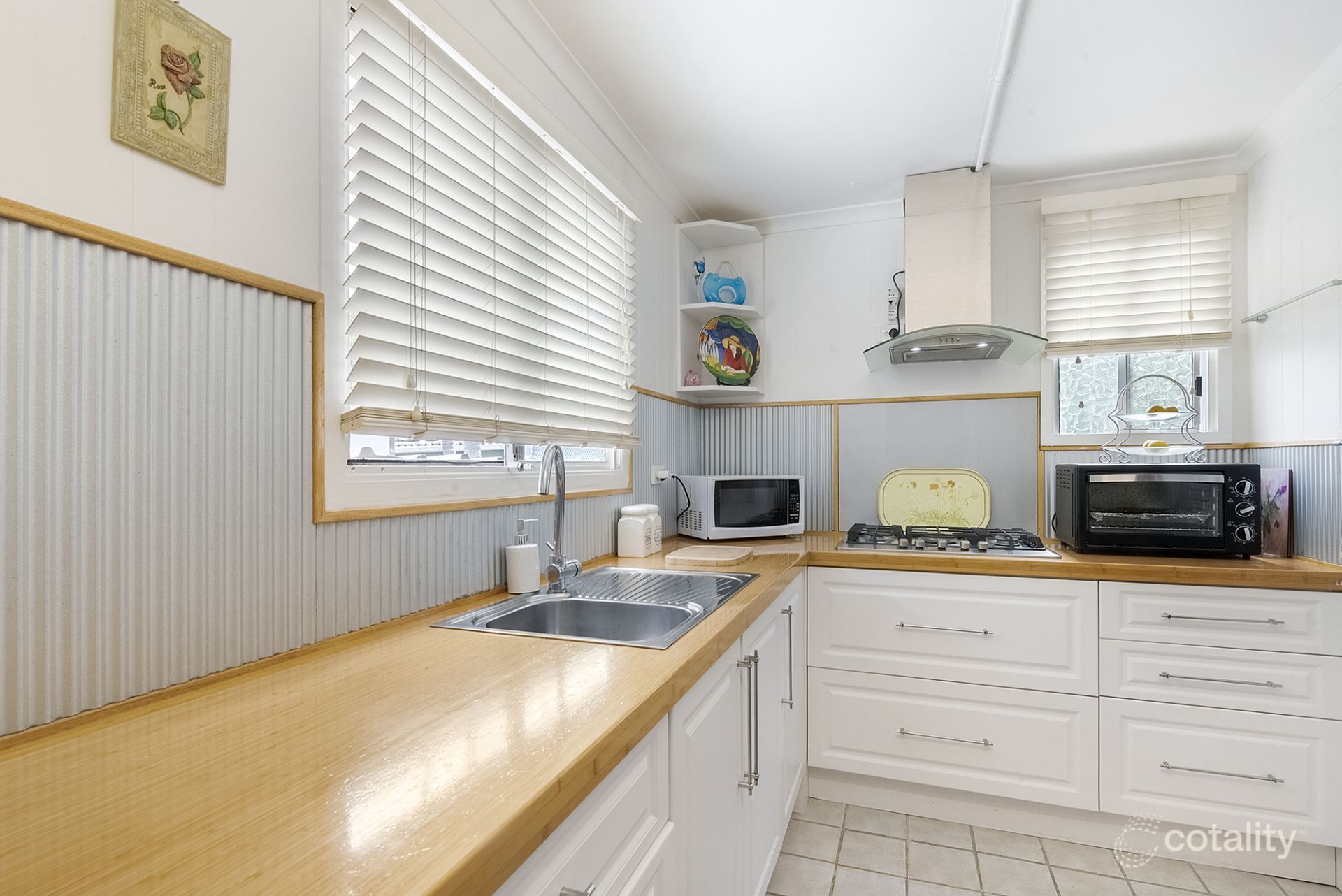 570 Pine Ridge Rd, Coombabah, QLD 4216
