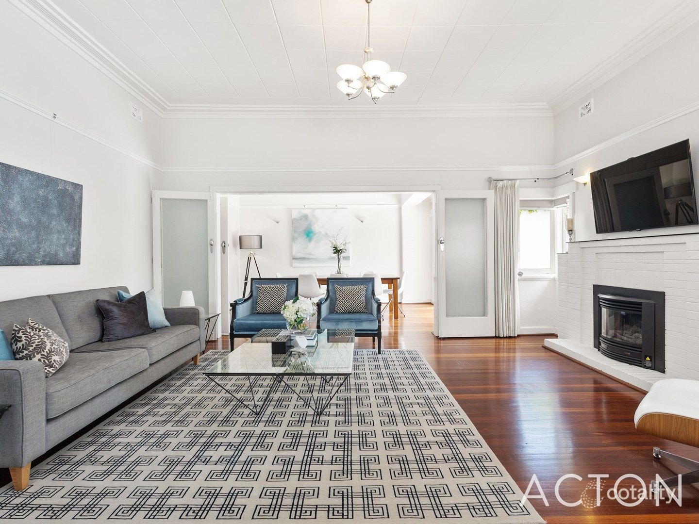 9 Inverness Cres, Menora, WA 6050