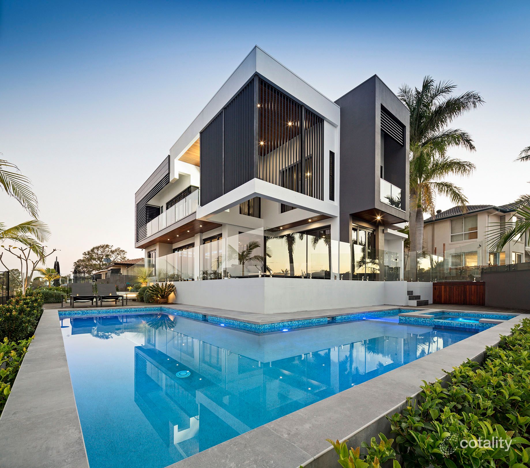 15 Palmetto Ct, Broadbeach Waters, QLD 4218