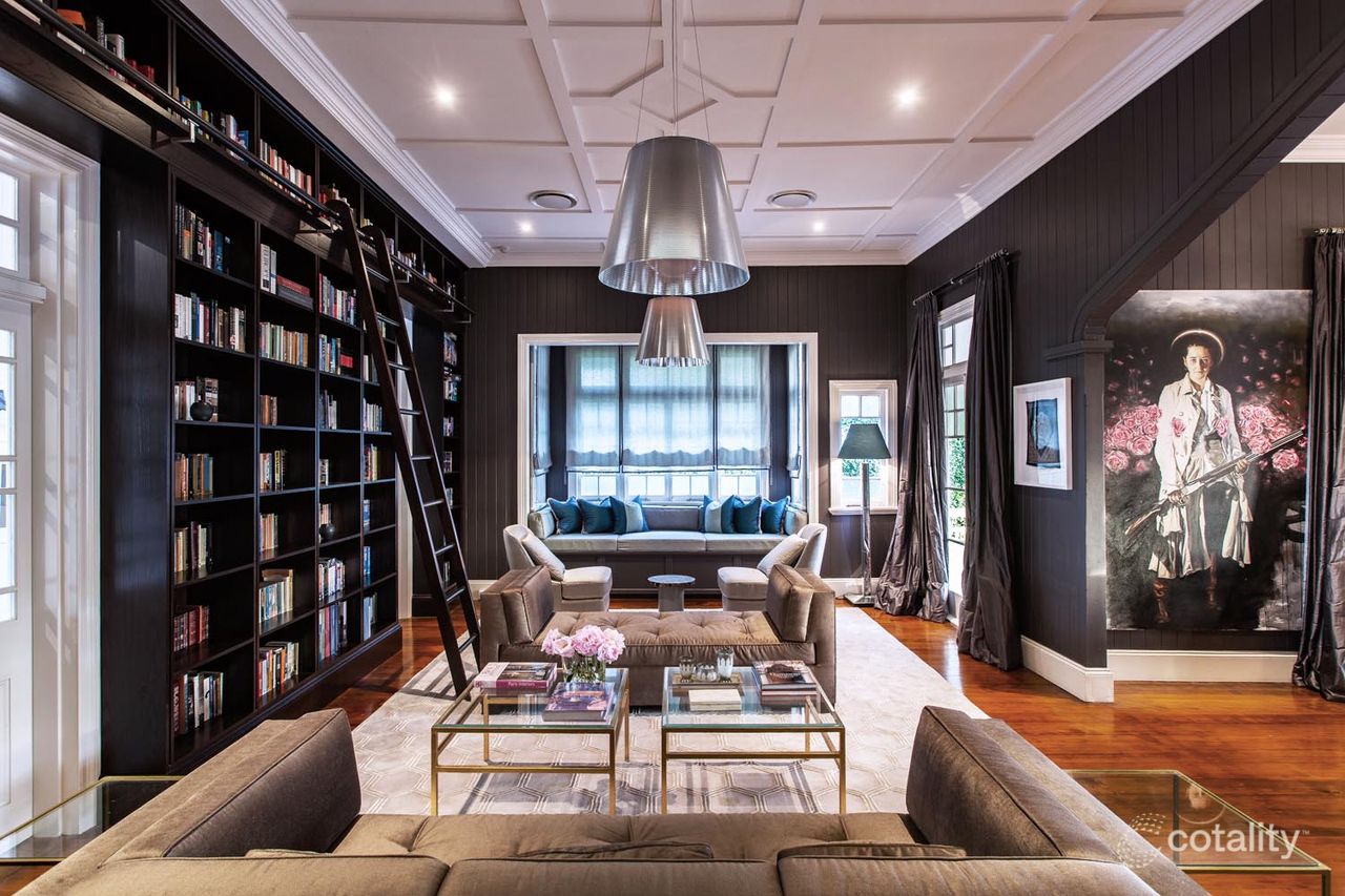 18 Henzell Tce, Greenslopes, QLD 4120