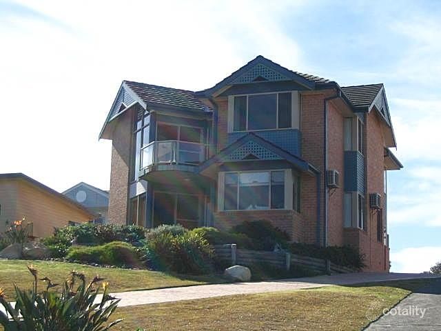 8 North Scenic Rd, Forresters Beach, NSW 2260