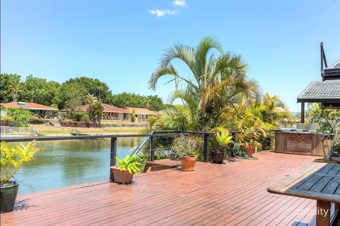 6 Huon St, Broadbeach Waters, QLD 4218