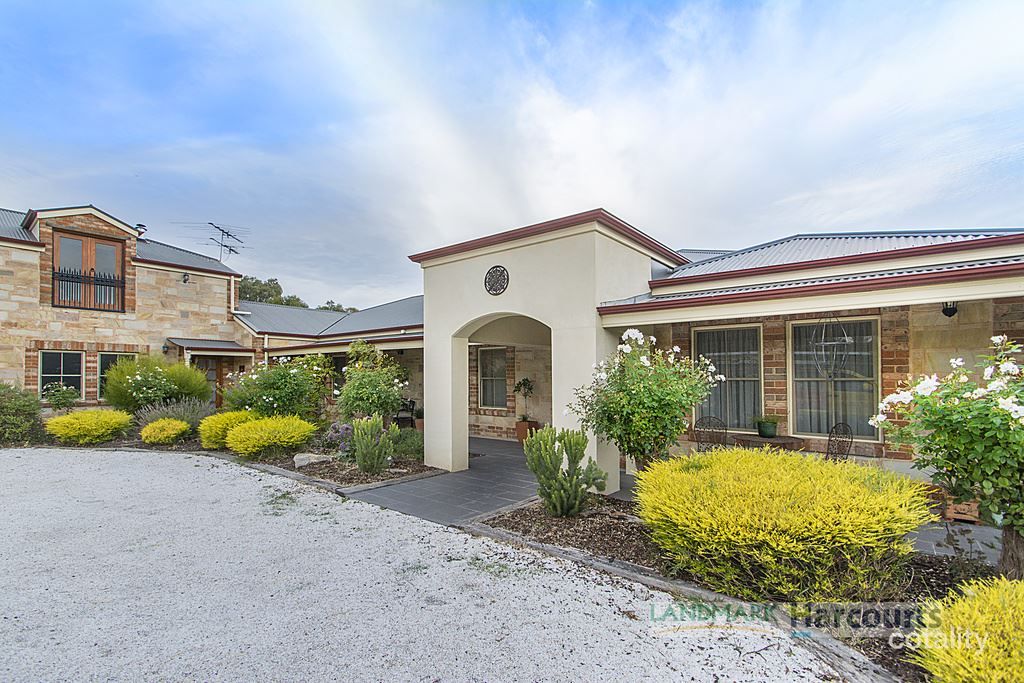 16 John Warren Cres, Williamstown, SA 5351
