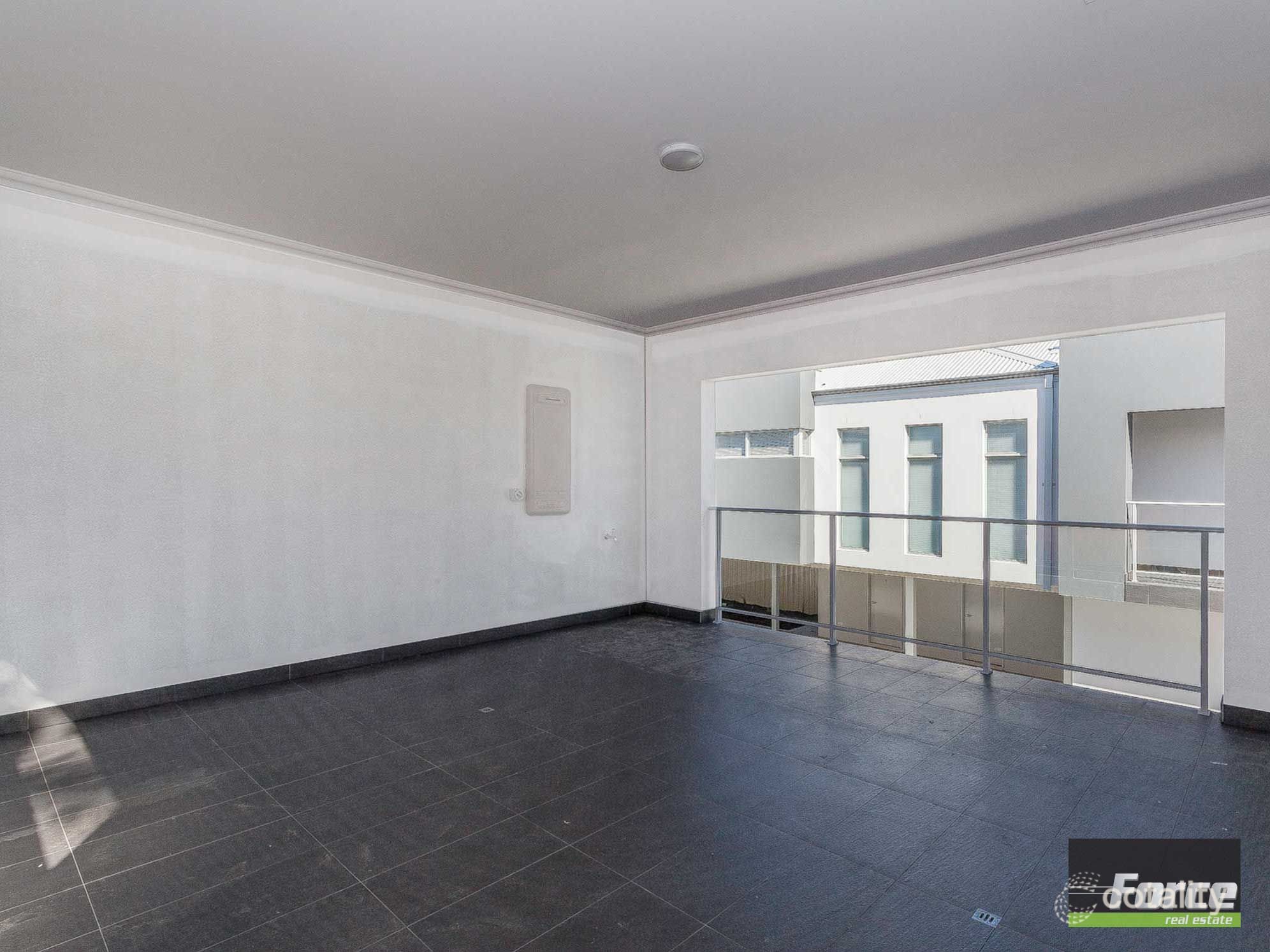 10/13 Belcastro Way, Madeley, WA 6065